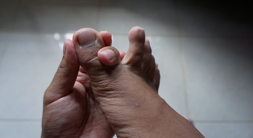Objawy jakich chorób można zauważyć na stopach?