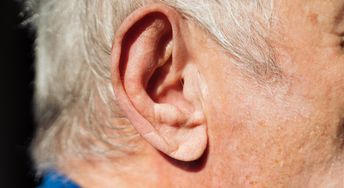 Przyjrzyj się uważnie swoim uszom. Ten objaw wskazuje na chore serce
