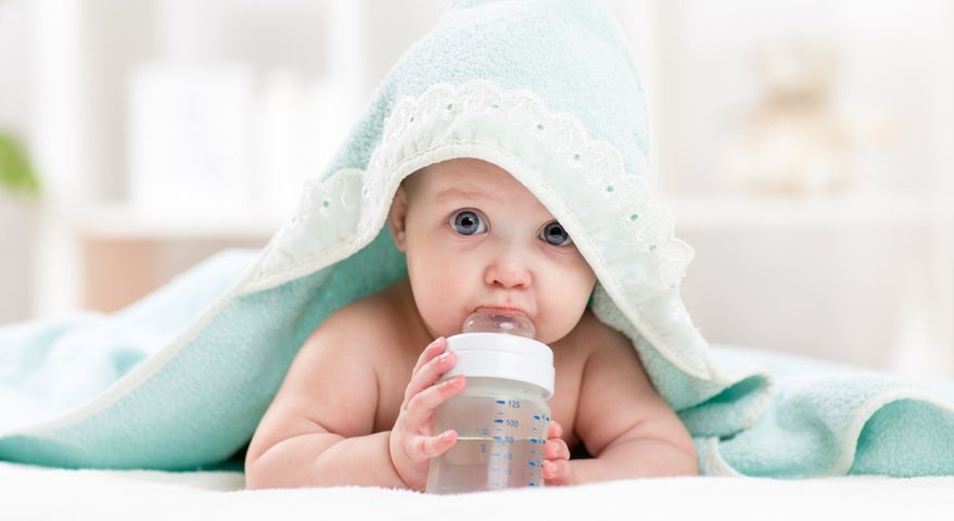 Picie wody u niemowląt i małych dzieci. Zdrowe nawyki kształtuj od początku