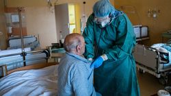 Nowy mutant COVID już atakuje. Wirusolog mówi, jakie daje objawy