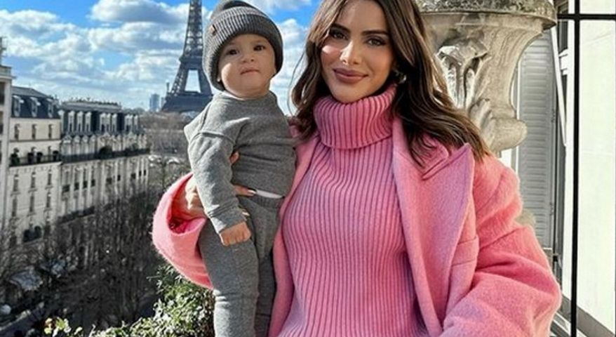 Zdjęcie influencerki z synem spotkało się z ostrą krytyką