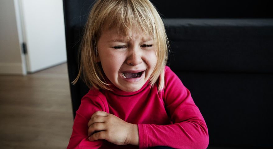 Nadopiekuńczość może powodować problemy emocjonalne u dziecka w wieku dorosłym