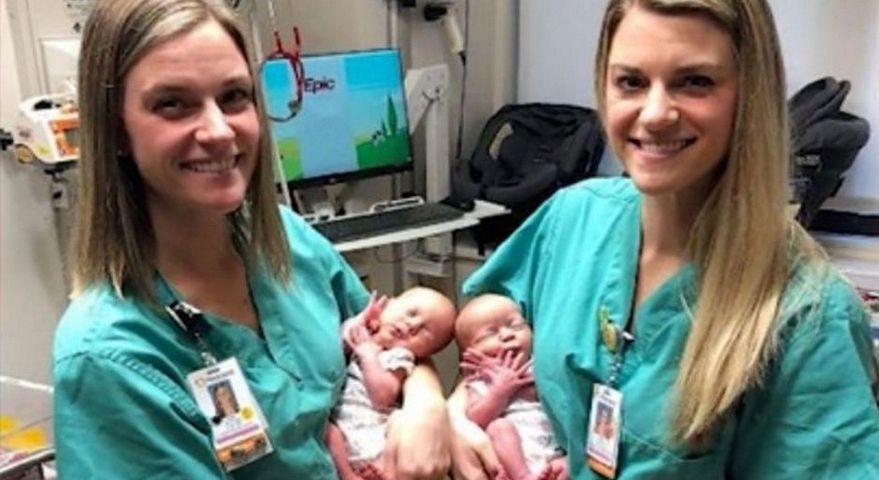 Identycznie wyglądające bliźniaczki asystowały podczas porodu, w czasie którego urodziły się bliźniaczki