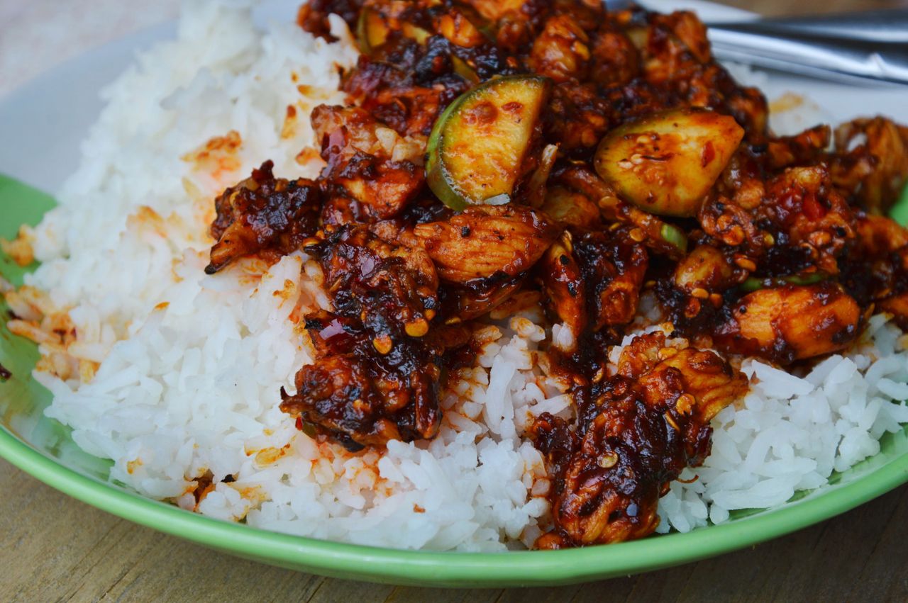 Poczuj smak Indii. Curry z bakłażanem i pomidorami