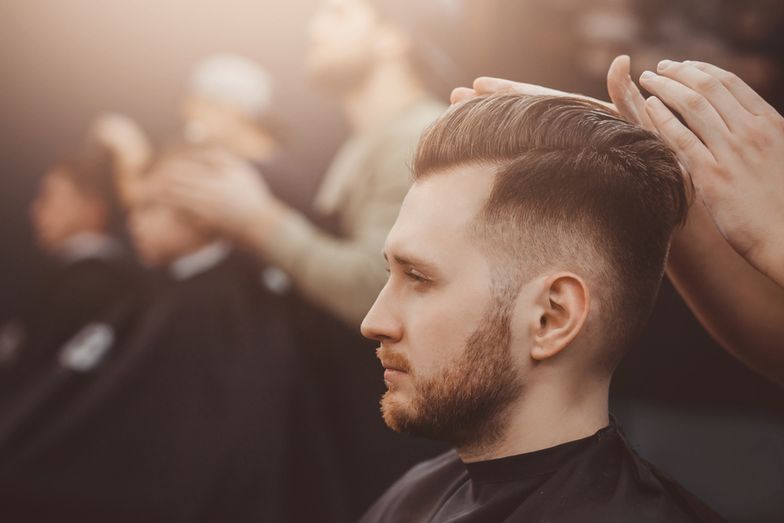Fryzury męskie - jak powinien czesać się biznesmen? Jakie cięcia wybrać?