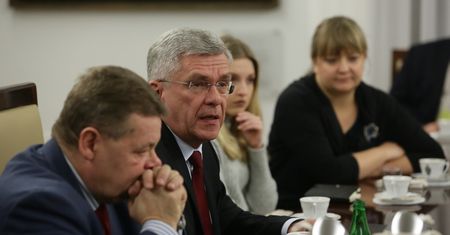 Bojkot i poczta pantoflowa. Tak marszałek w nocy negocjował z mediami