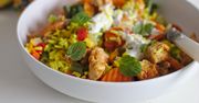Orientalny kurczak z ryżem, warzywami, curry i miętą