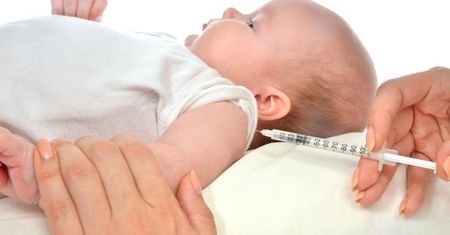 Finlandia: wypłacanie zasiłków rodzinnych może być zależne od zaszczepienia dziecka