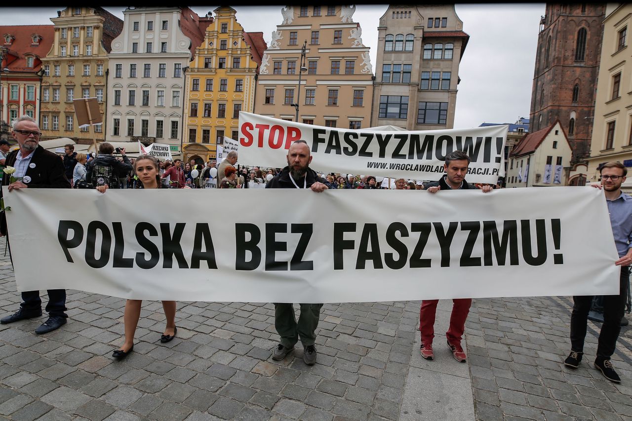 Rząd pracuje nad ustawą ws. propagowania faszyzmu. RPO rozczarowany