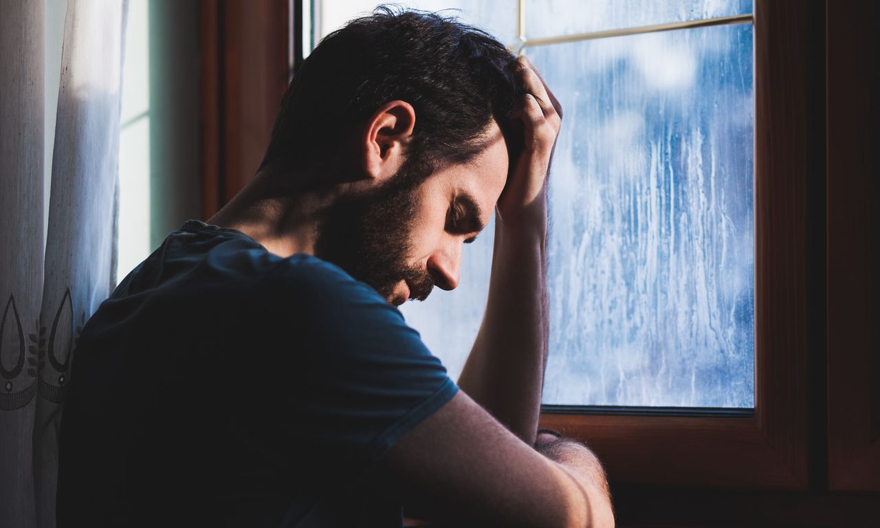 Zarabia 3000 złotych i nie może znaleźć sobie dziewczyny. Internauci mają już dość