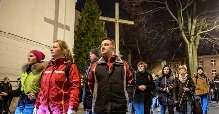 Droga krzyżowa w Warszawie. W intencji prześladowanych chrześcijan