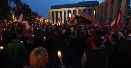 Nieoczekiwana zamiana miejsc. PiS chwali Sąd Najwyższy, niedawni obrońcy żałują marszy ze świecami