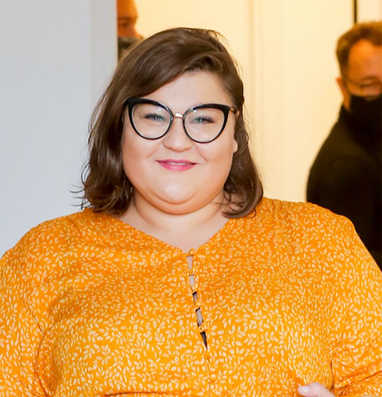Dominika Gwit w żółtej sukni na evencie modowym. Miała piękny makijaż