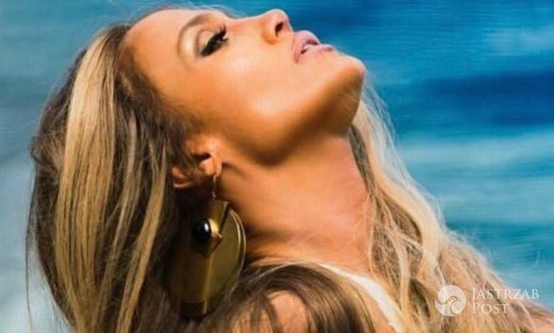 Odsztafirowana perfekcyjnie Jennifer Lopez oraz jej soczysty nagi biust relaksują się na luksusowym tarasiku na Capri!