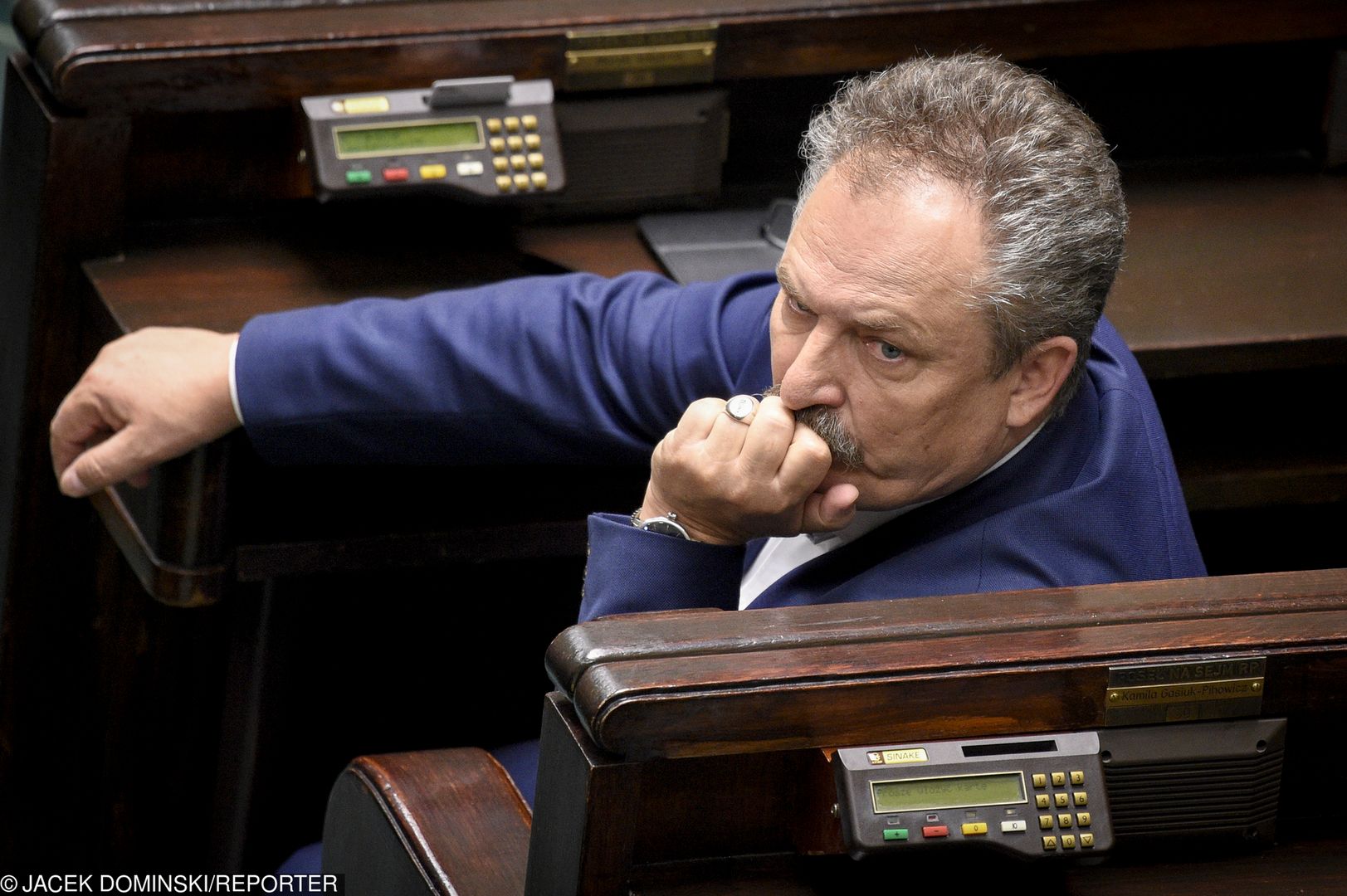 Poseł Jakubiak zastanawia się kto go zdradził, a mógłby łatwo zakończyć aferę
