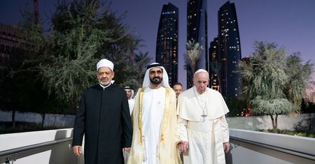 Papież w Zjednoczonych Emiratach Arabskich. Na modlitwę przyszło 135 tys. osób
