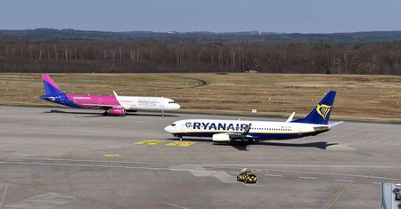 Ryanair i Wizzair każą płacić za bagaż. Już od 1 listopada