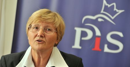 Kim jest Józefa Hrynkiewicz, posłanka PiS wysyłająca lekarzy na emigrację? "Niech jadą" to cień na jej karierze