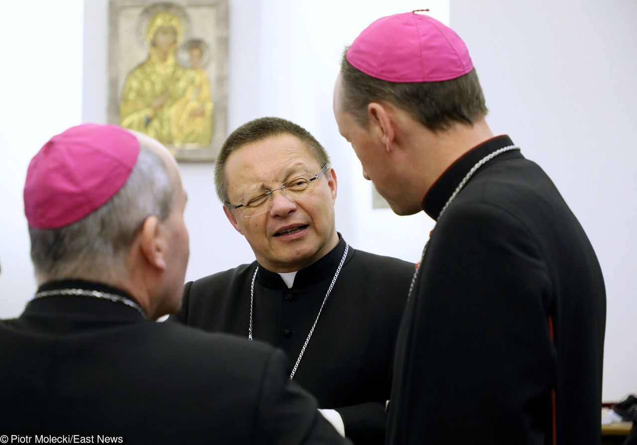 Gdzie nie wolno dotykać. Łódzka kuria wprowadza zasady dla księży