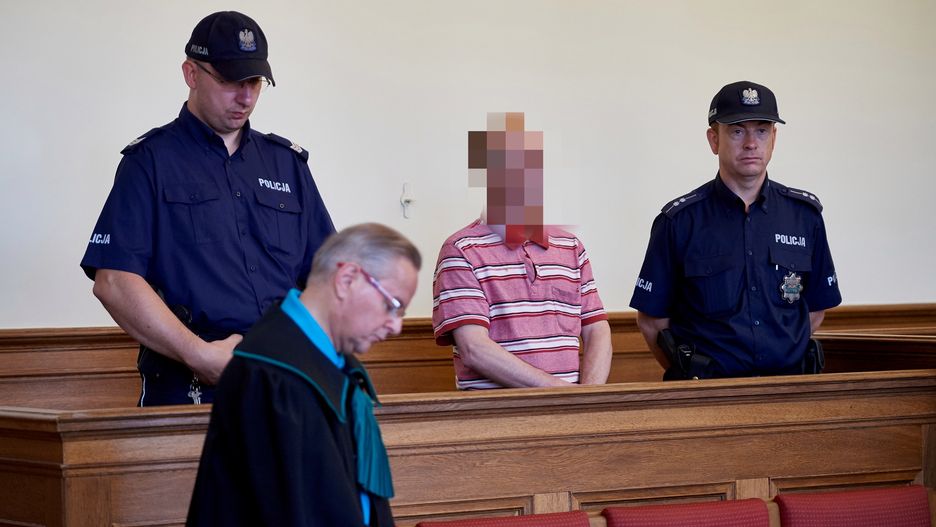 Mariusz Sz. już odsiaduje wyrok za znęcanie się nad żoną. Na ławie oskarżonych zasiądą teraz dwaj jego bracia i kuzyn