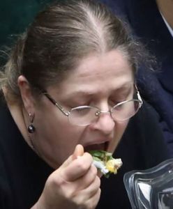 "Lubię sałatki i chałwę". Tym wpisem Krystyna Pawłowicz przeszła samą siebie