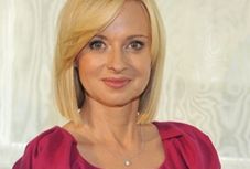 Odmłodzona Pieńkowska w różu