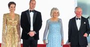 Internauci zniesmaczeni oficjalnym portretem rodziny królewskiej. Nie tak wyobrażali sobie pierwsze wspólne zdjęcie Karola z Camillą, Kate i Williamem