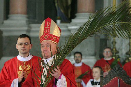 Abp Nycz: w Krzyżu nasze zbawienie i sens życia