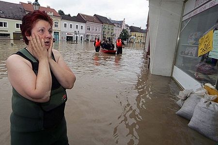 Tysiące strażaków walczą z powodzią w północnej Austrii