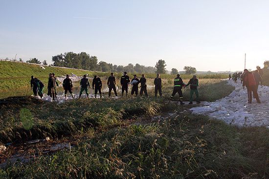 Przerwany wał w Sandomierzu - dramatyczna walka o hutę