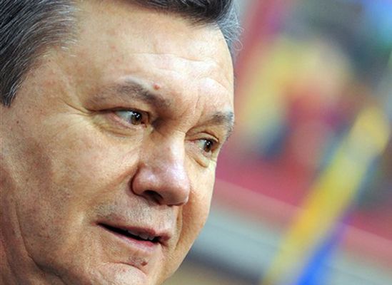 Janukowycz tryumfuje; Tymoszenko: to tylko socjologia