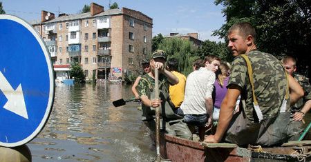 30 osób zginęło w wyniku powodzi i burz na Ukrainie