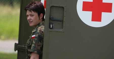 Coraz więcej kobiet służy w armii, ale generałami nie zostają