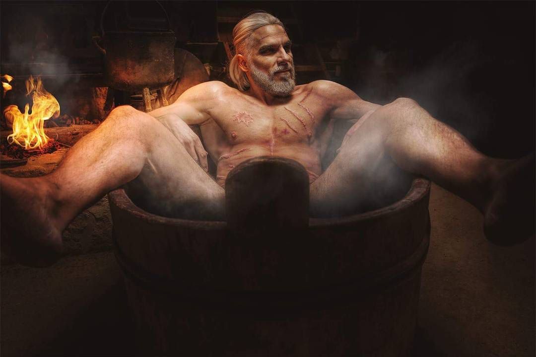 Rozchodniaczek: rozebrany Geralt reanimuje swojego peceta pod Verdun
