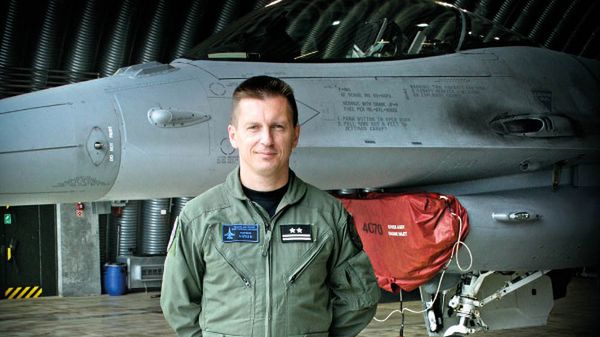 Podpułkownik pilot Ireneusz Nowak