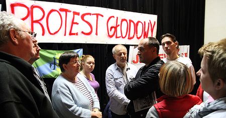 Protest głodowy w Dobrzeniu Wielkim pod Opolem. Awantura z prezydentem miasta, interweniowała policja