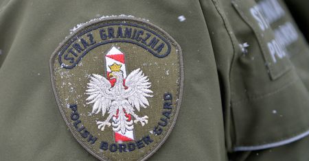 Afgańscy imigranci znalezieni w naczepie TIR-a przekazani na Słowację