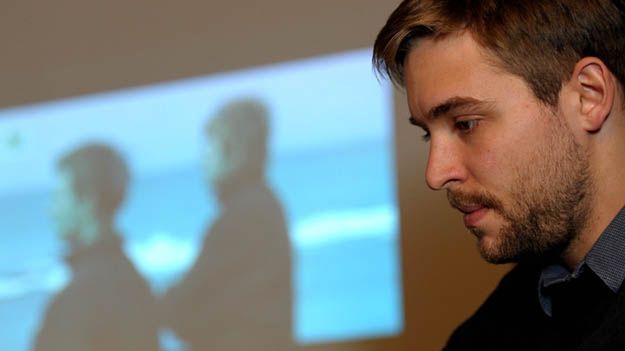 Podróżnik Tomasz Grzywaczewski podczas promocji monety z serii "Polscy podróżnicy i badacze", poświęconej Ferdynandowi Ossendowskiemu