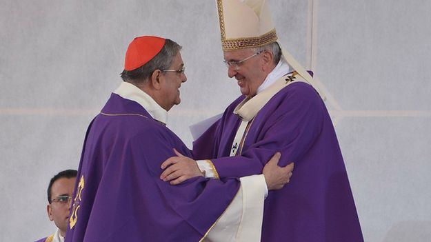 Kardynał Crescenzio Sepe z papieżem Franciszkiem