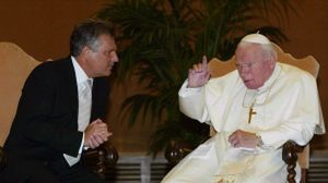 Papież Jan Paweł II rozmawiał z prezydentem Aleksandrem Kwaśniewskim