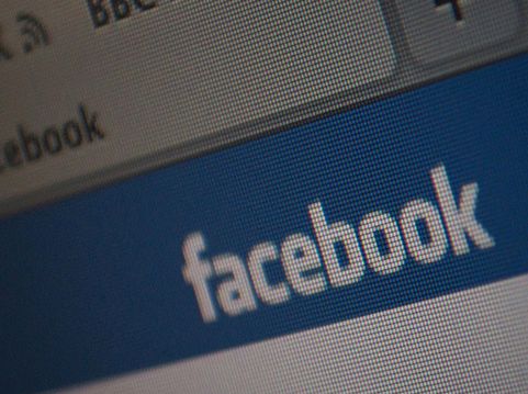 Facebook: dobór reklam na podstawie numeru telefonu