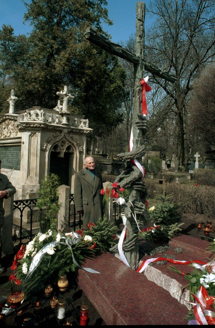 Odsłonięcie Pomnika Ofiar Komunizmu w Krakowie. 