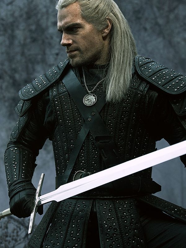Wiedźmin Geralt ze srebrnym mieczem