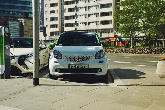 W zeszłym roku sprzedano nieco ponad 1 tys. samochodów elektrycznych 