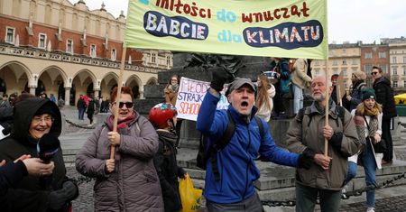 "Polskie Babcie" wychodzą na ulice. W czwartki protestują przeciw nienawiści