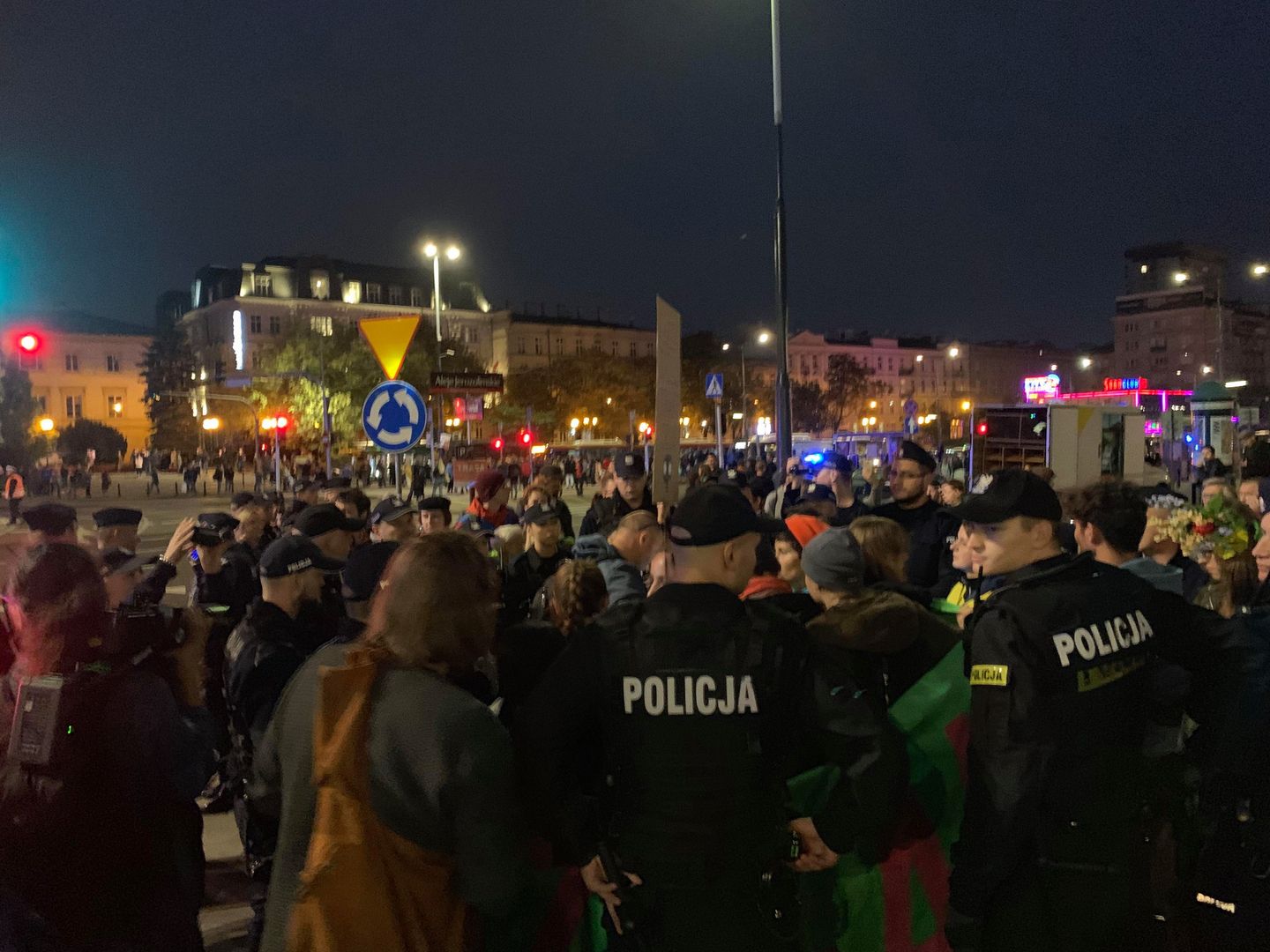 Warszawa. Część uczestników Wielkiego Marszu Klimatycznego nie zakończyła protestów po oficjalnej manifestacji