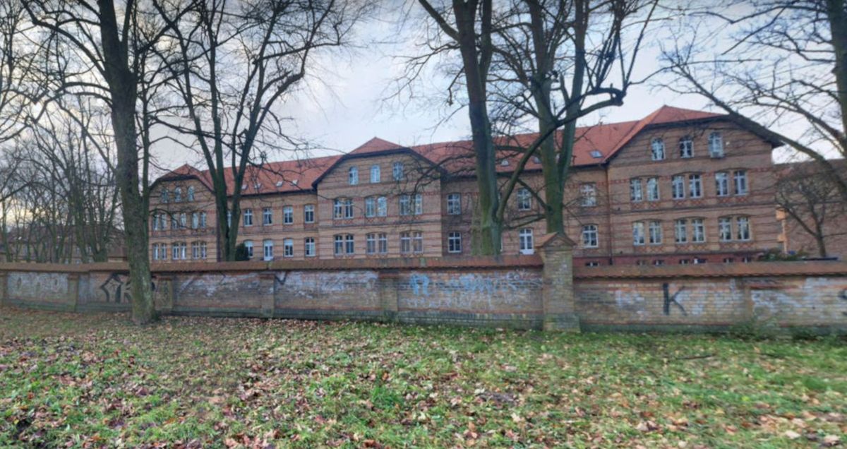 Pacjenci uciekli ze szpitala psychiatrycznego. Policja nadal poszukuje zbiega