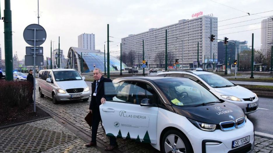 Minister Środowiska Henryk Kowalczyk na obrady Szczytu Klimatycznego w Katowicach przyjechał elektryczynym samochodem.