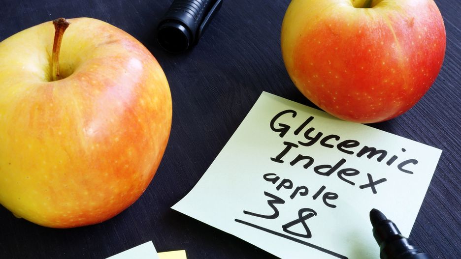 Indeks glikemiczny to wskaźnik, który pomaga określić wzrost poziomu glukozy we krwi po spożytym posiłku.