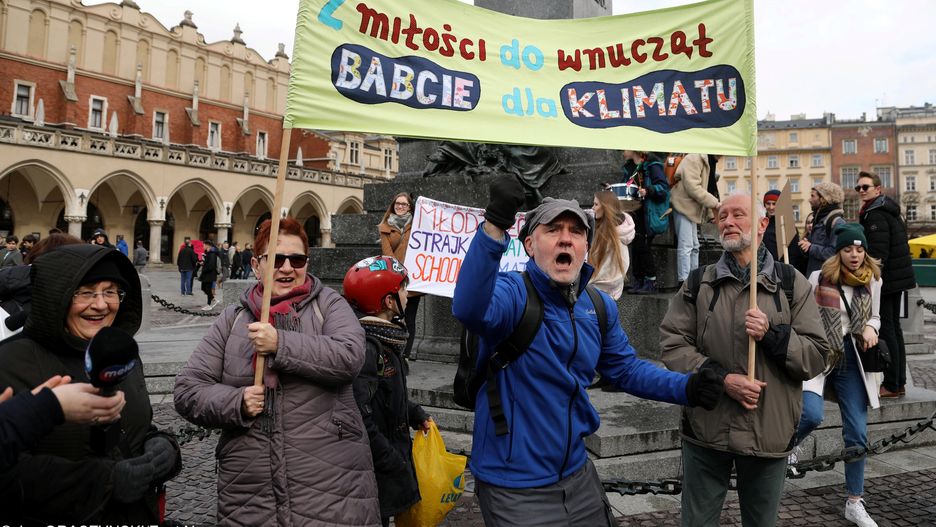 Polskie babcie były już widoczne na protestach klimatycznych. Teraz manifestują w stolicy przeciw nienawiści